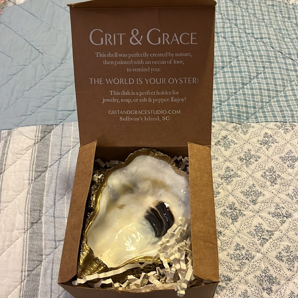 Grit and grace oyster shell.